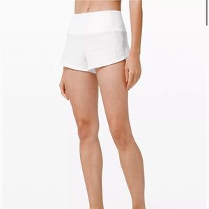 Lululemon White Sped Up 2.5” shorts. Size 4.